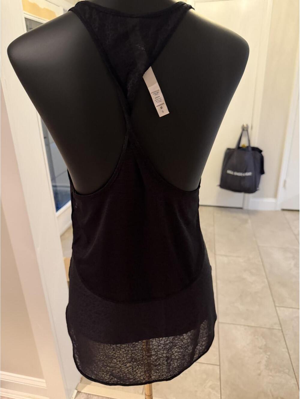 NWOT Sheer Printed Black Lululemon Athletica Twist & Train Tank size 6 - Picture 3 of 6